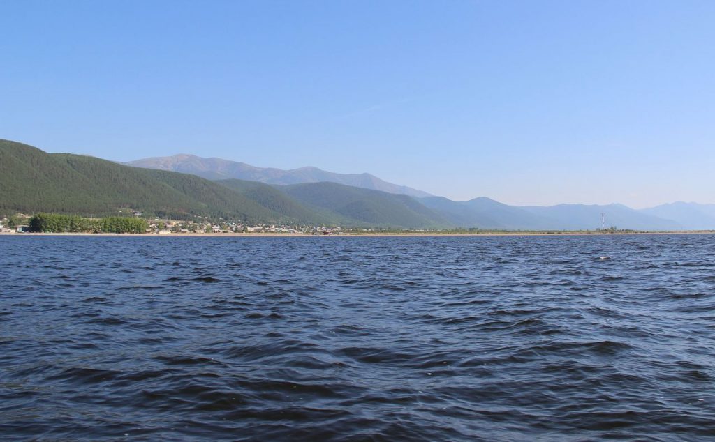 Вид на озеро Байкал и побережье