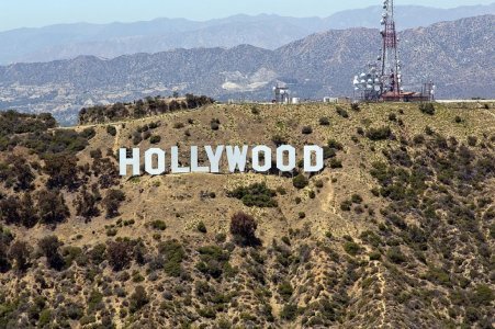 Знак Hollywood на Голливудских холмах в Лос-Анджелесе