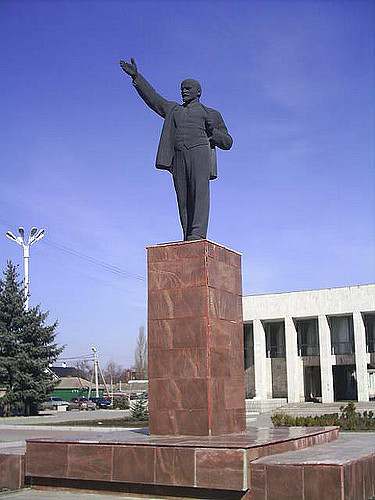 Памятник В.И. Ленину в Батайске