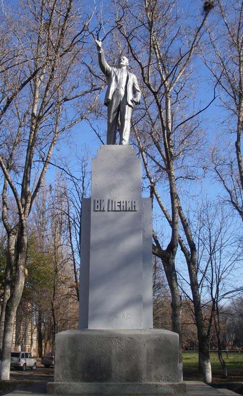 Памятник В.И. Ленину в Армавире