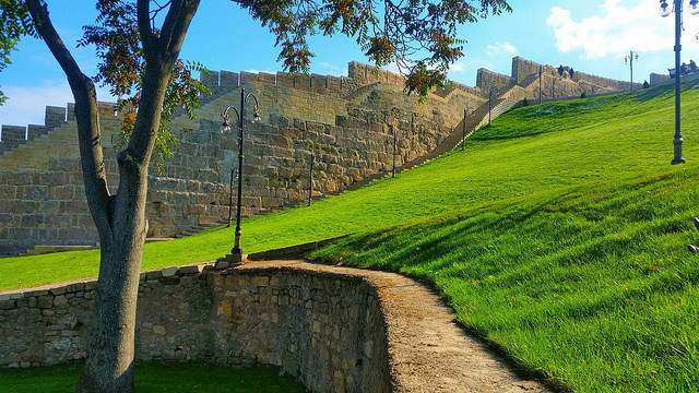 Крепостная стена старого Дербента