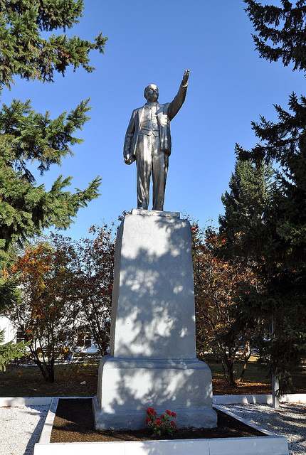 Памятник В.И. Ленину в Новоалтайске.