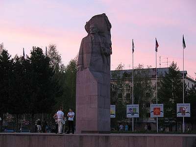 Памятник В.И. Ленину в центре Сыктывкара
